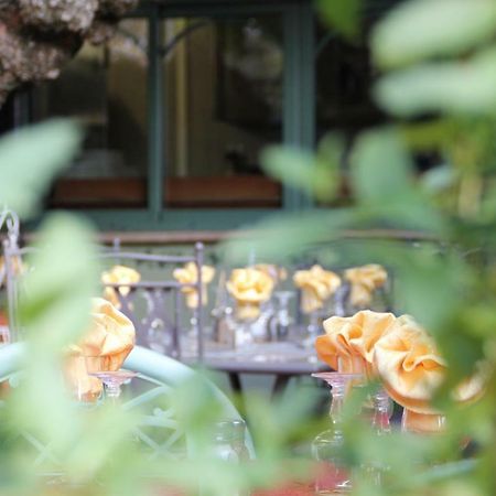 Le Provencal Hotel Aups Buitenkant foto