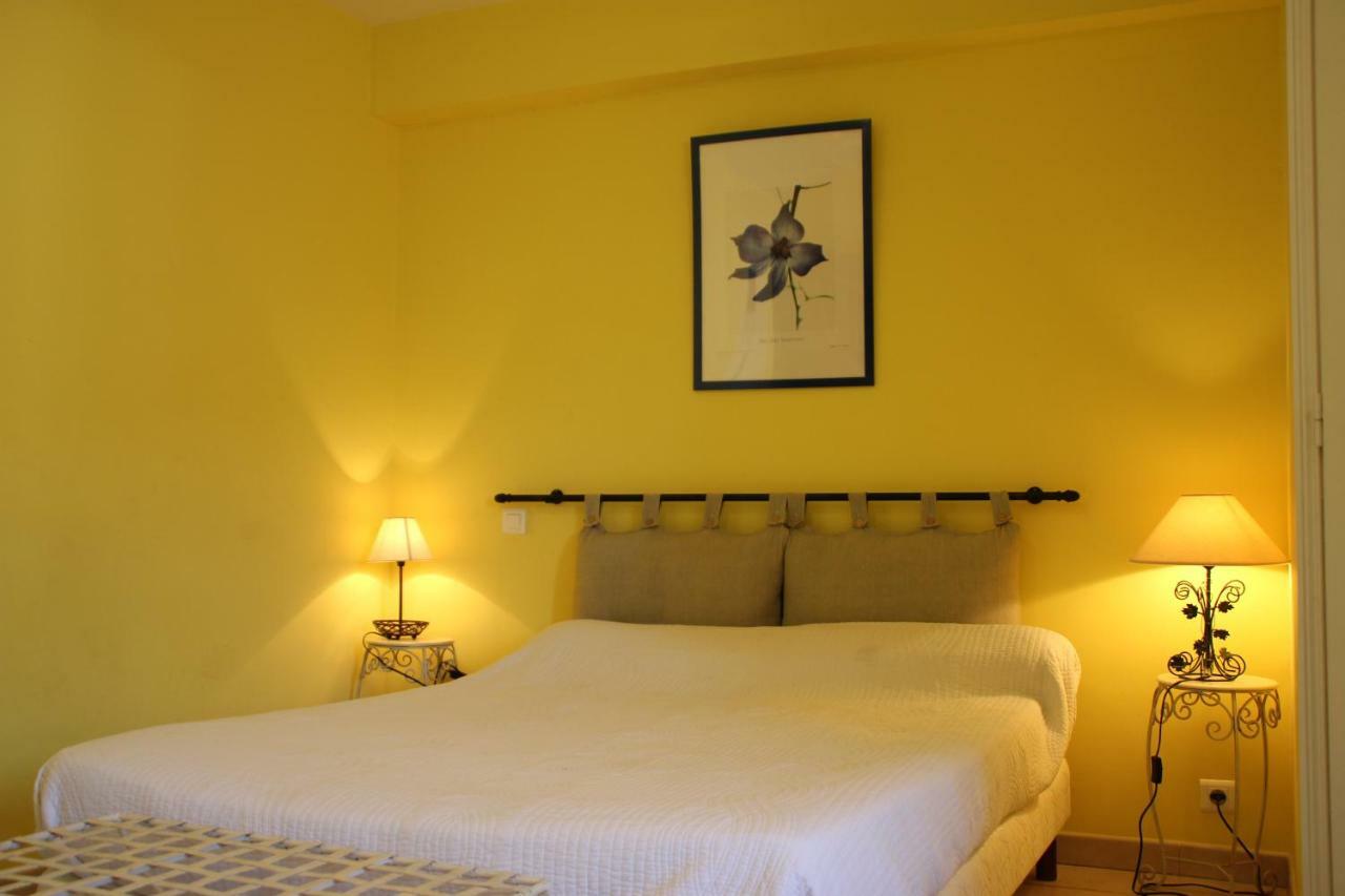 Le Provencal Hotel Aups Buitenkant foto