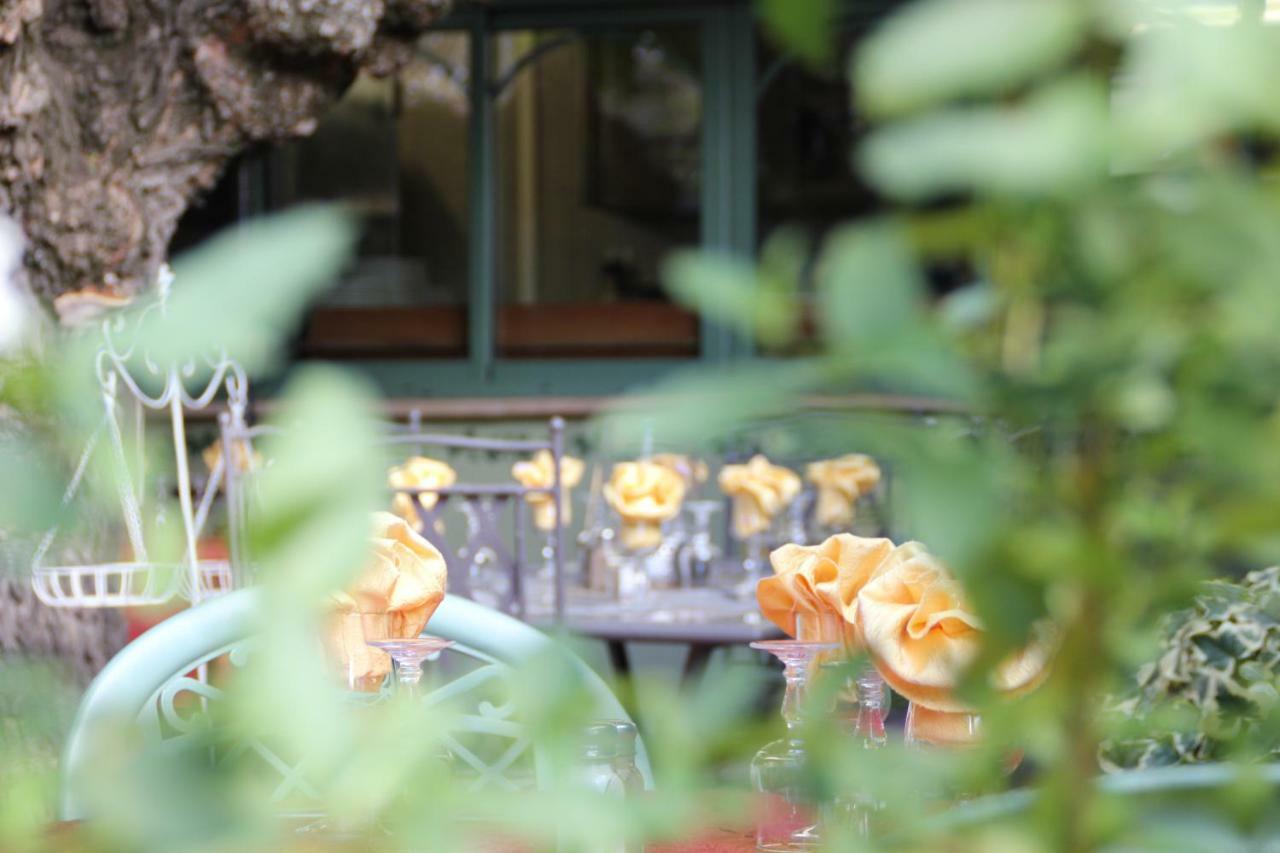 Le Provencal Hotel Aups Buitenkant foto