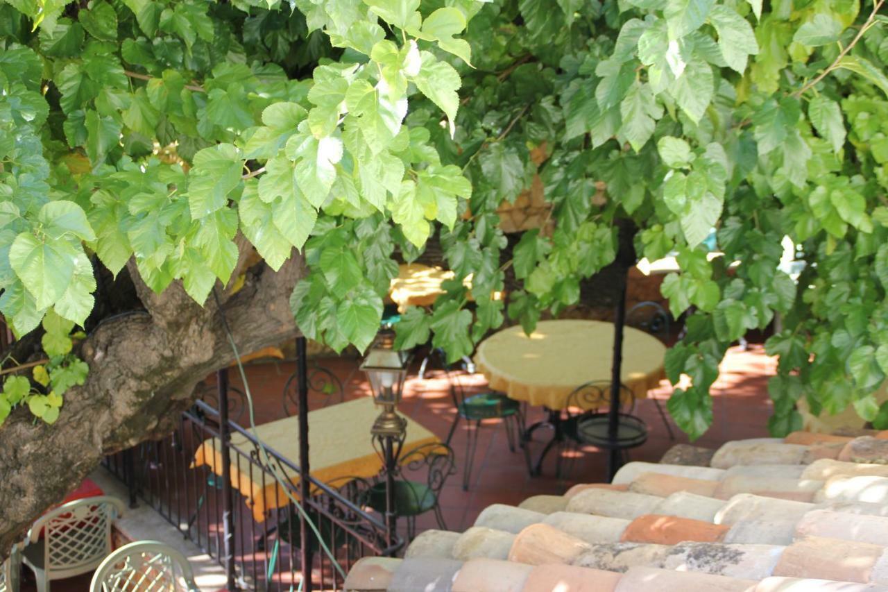 Le Provencal Hotel Aups Buitenkant foto