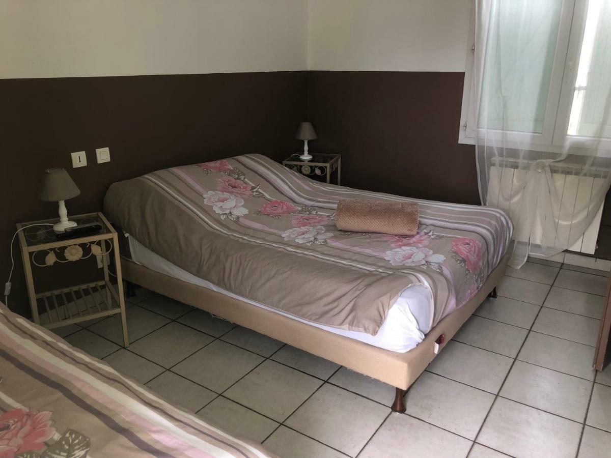 Le Provencal Hotel Aups Buitenkant foto