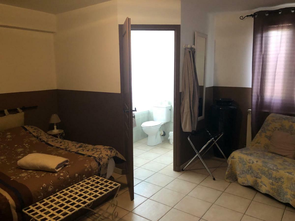 Le Provencal Hotel Aups Buitenkant foto