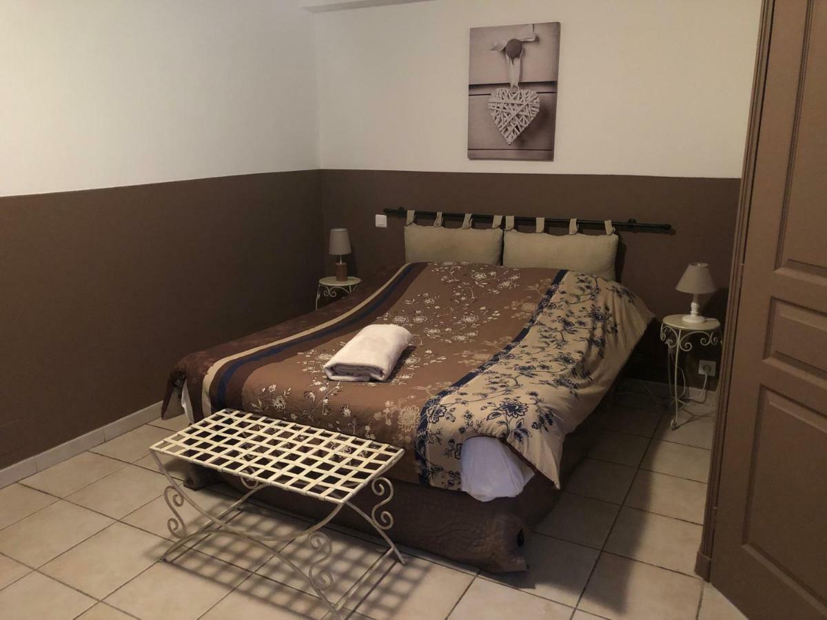 Le Provencal Hotel Aups Buitenkant foto