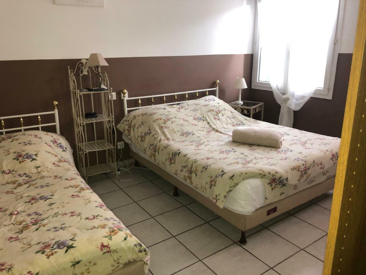 Le Provencal Hotel Aups Buitenkant foto