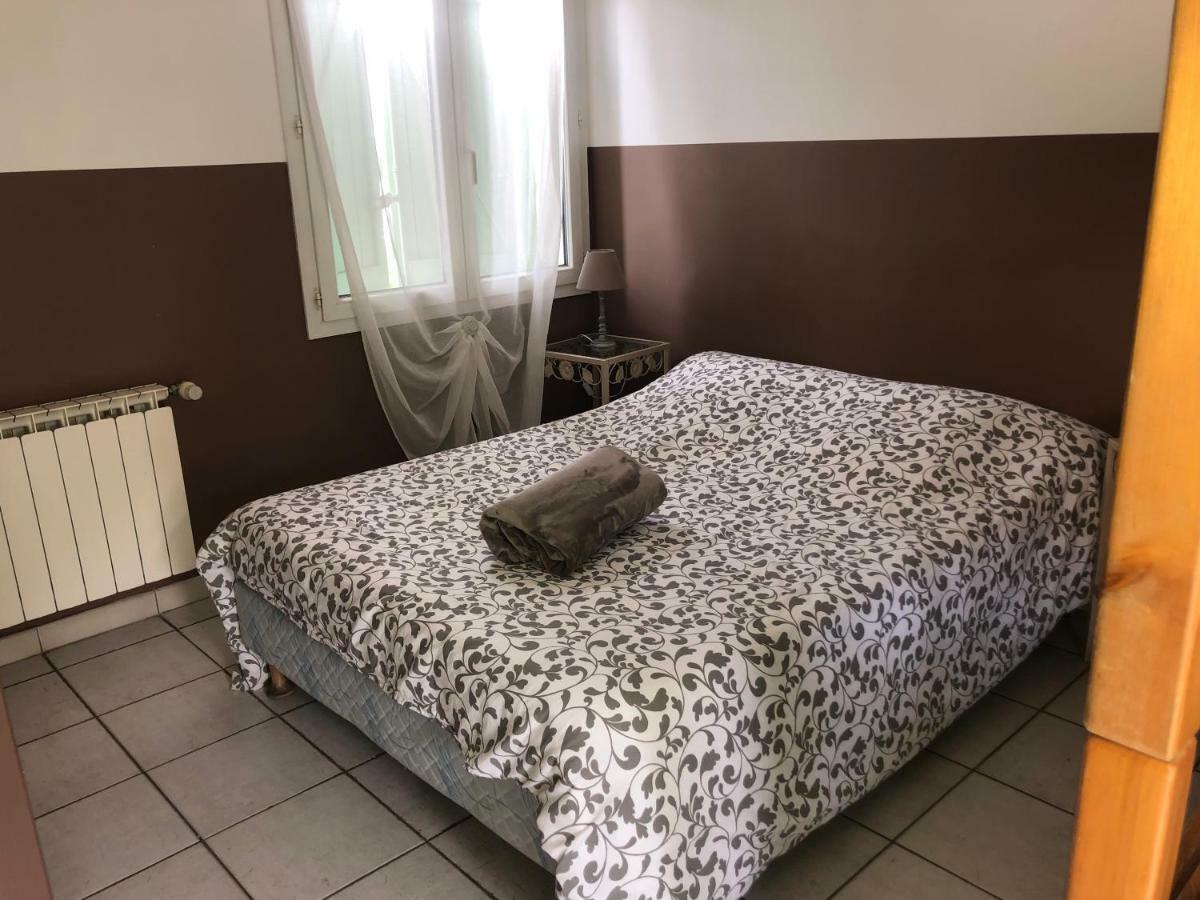 Le Provencal Hotel Aups Buitenkant foto