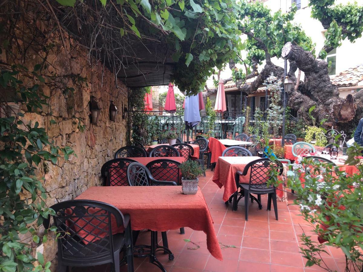 Le Provencal Hotel Aups Buitenkant foto