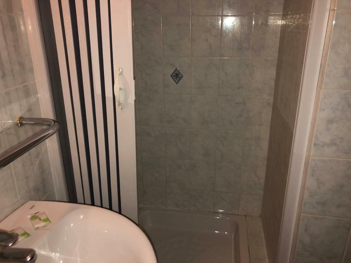 Le Provencal Hotel Aups Buitenkant foto