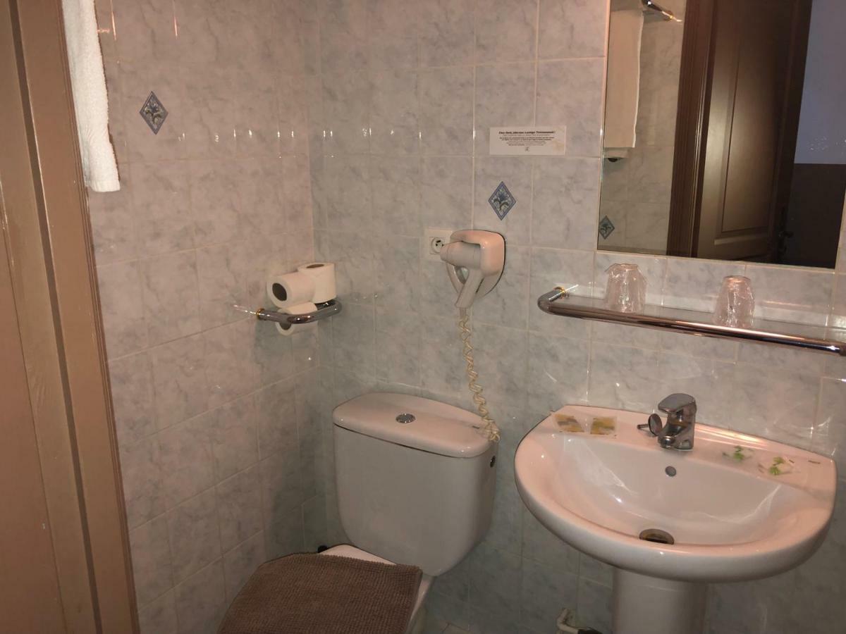 Le Provencal Hotel Aups Buitenkant foto