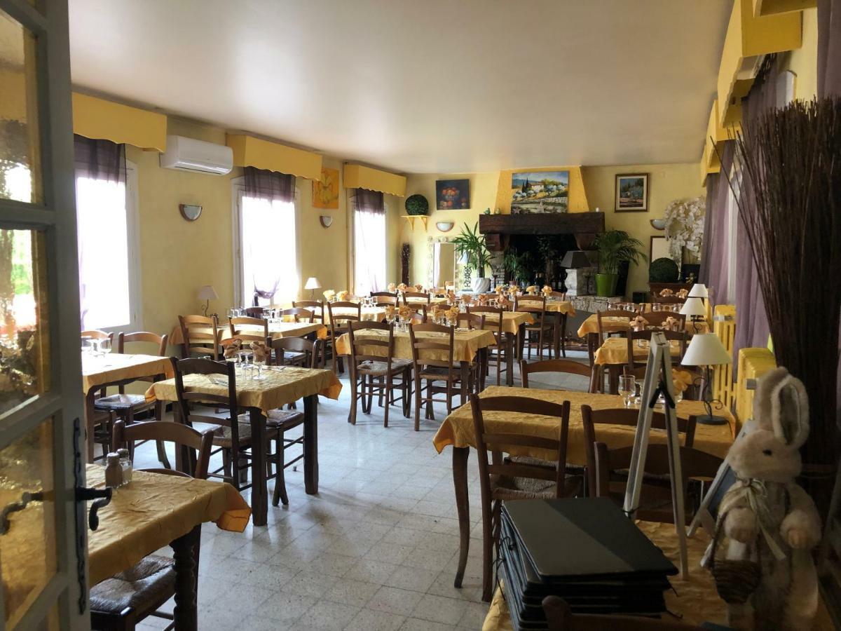 Le Provencal Hotel Aups Buitenkant foto