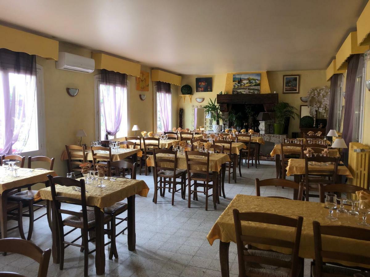 Le Provencal Hotel Aups Buitenkant foto