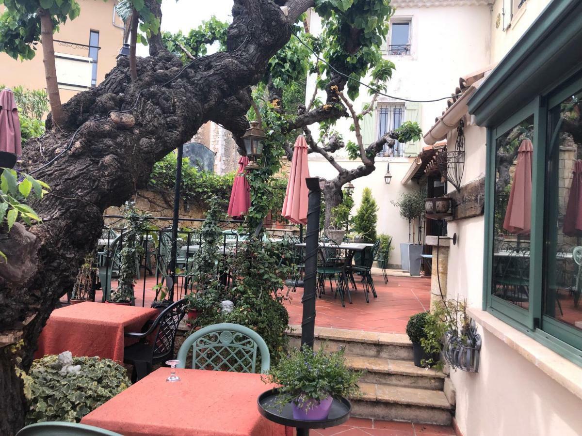 Le Provencal Hotel Aups Buitenkant foto